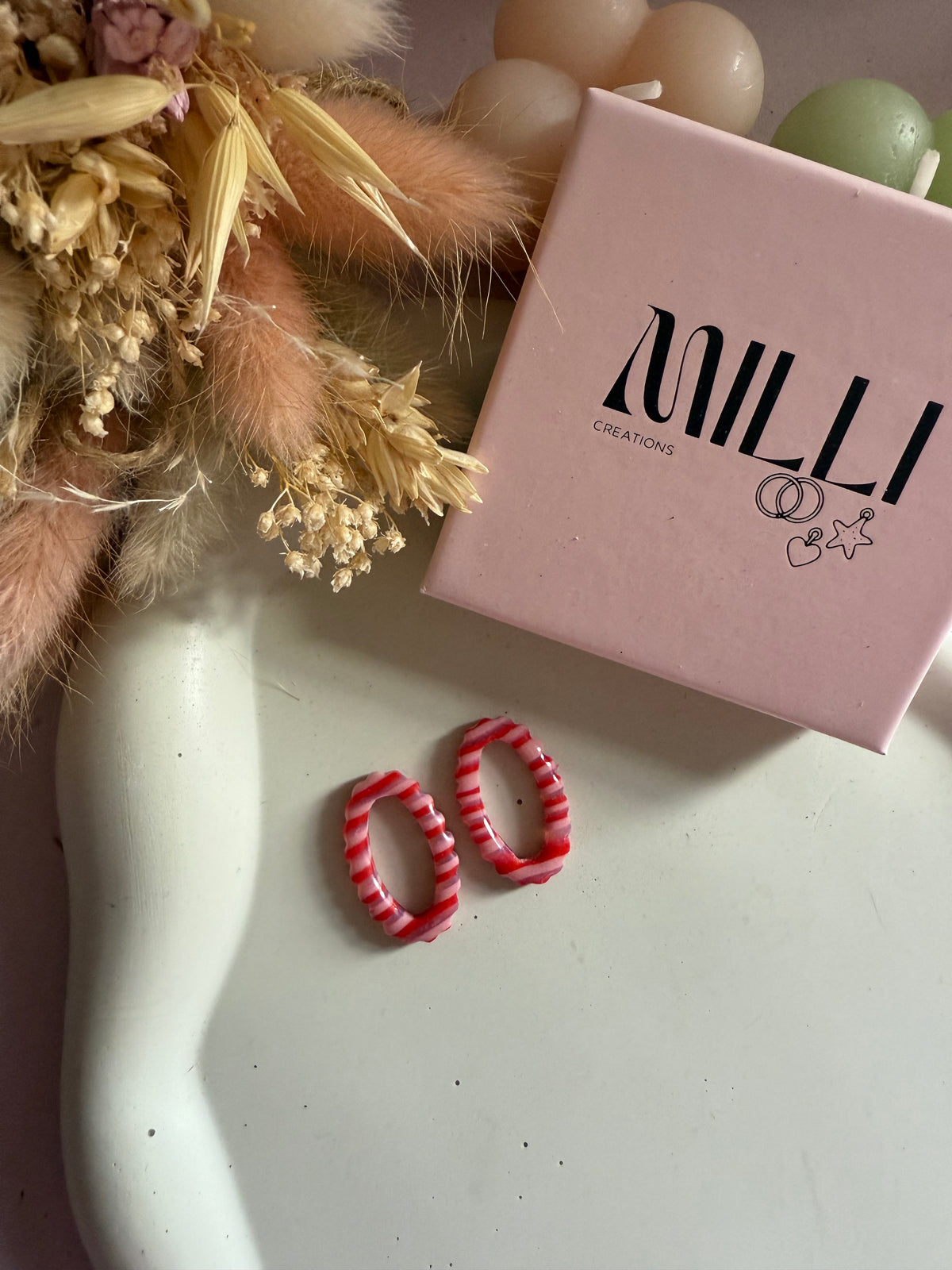 Charms Tif lignes rouges roses