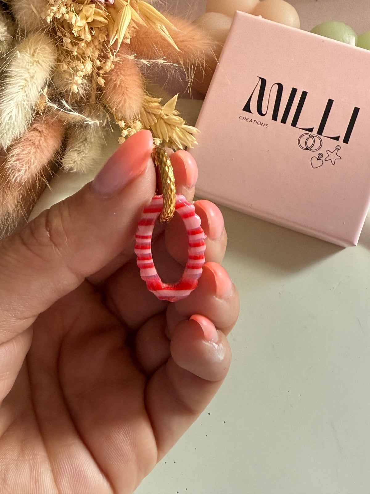 Charms Tif lignes rouges roses