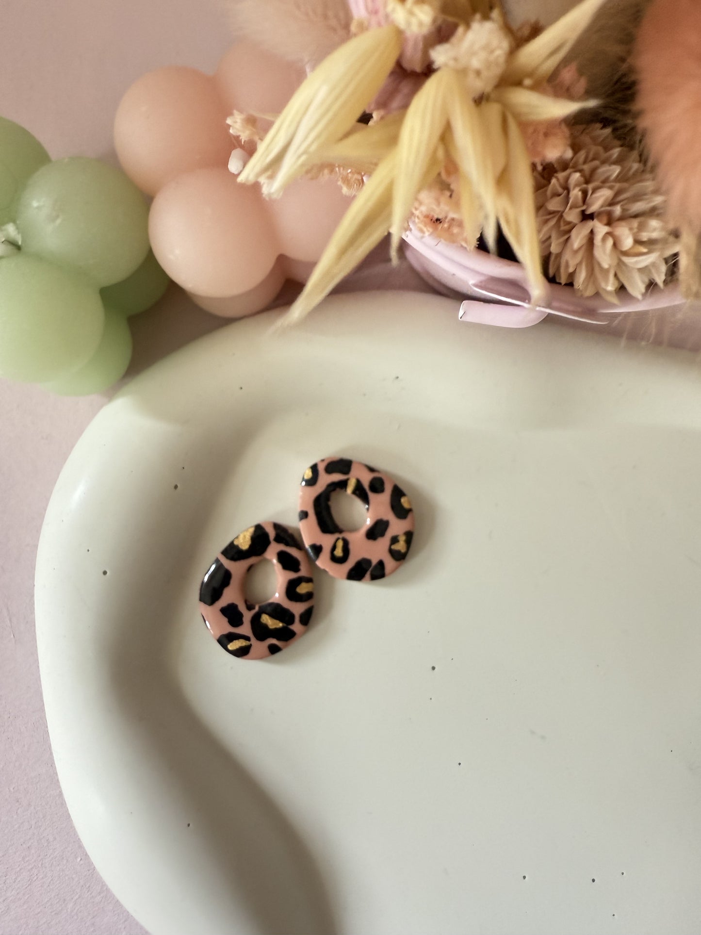 Charms Lora Léopard